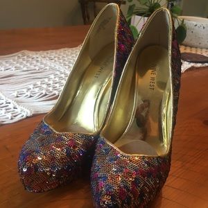 NINE WEST sequin multicolored pumps